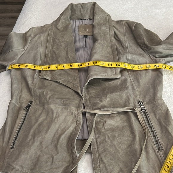 Banana Republic women’s leather jacket, size M, beige/gray - Picture 6 of 12